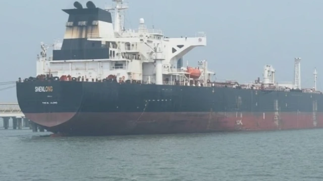 ஈரான் - அமெரிக்கா பதற்றம்: ஹார்முஸ் ஜலசந்தியில் இந்திய போர்க்கப்பல்கள் குவிப்பு