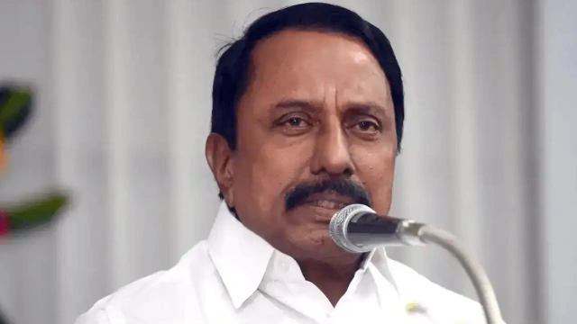 வருவாய்த்துறை அமைச்சர் K.A. செங்கோட்டையன் மருத்துவமனையில் அனுமதி - அரசியல் களத்தில் பரபரப்பு