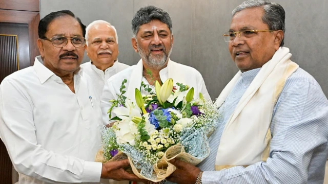 கர்நாடகாவின் புதிய முதல்வராக சித்தராமையா பதவியேற்பு; துணை முதல்வராக டி.கே. சிவகுமார் பொறுப்பேற்றார்